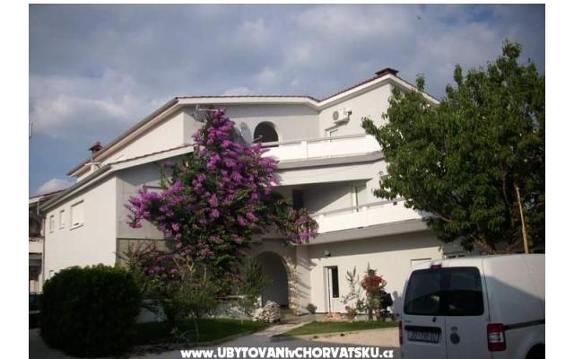 Apartmani Lora - smještaj otok Vir Hrvatska