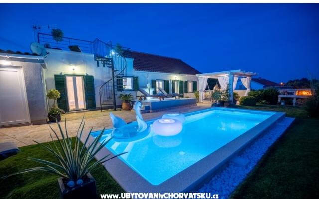 Kuća za odmor  Diana +pool+jacuzzi - smještaj otok Vir Hrvatska