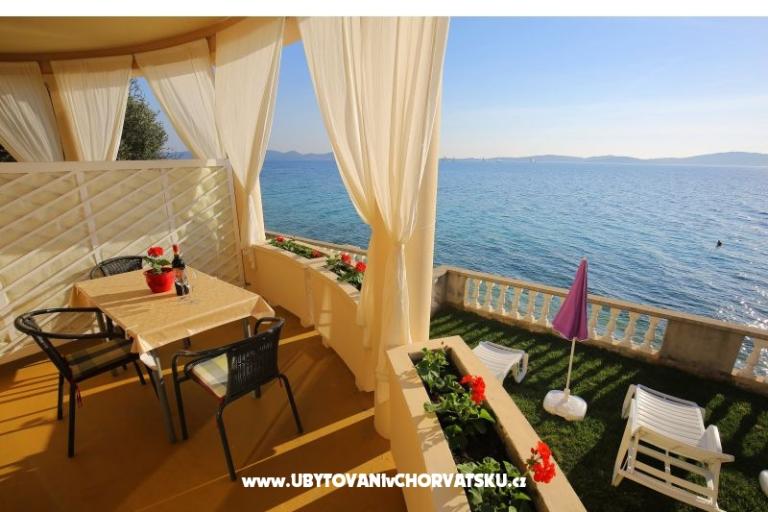 Apartmani First row to the sea – foto 11