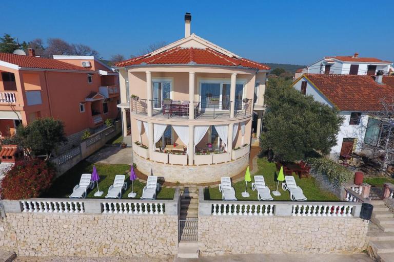 Apartmani First row to the sea – foto 2