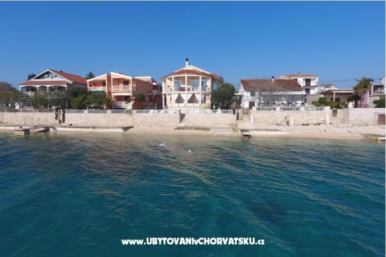 Apartmani First row to the sea – foto 6