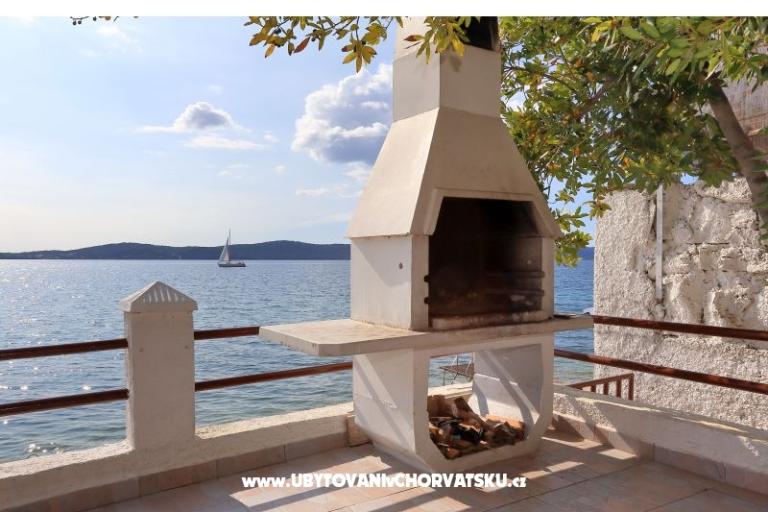 Apartmani Mikulandra na plaži – foto 3