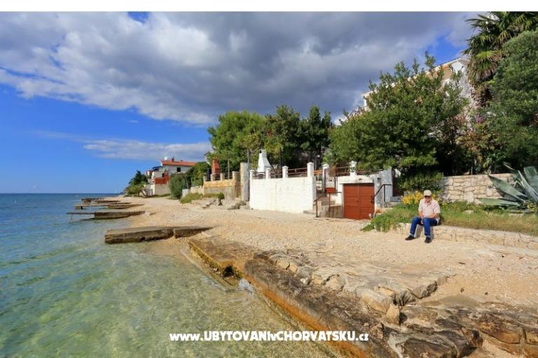 Apartmani Mikulandra na plaži – foto 4