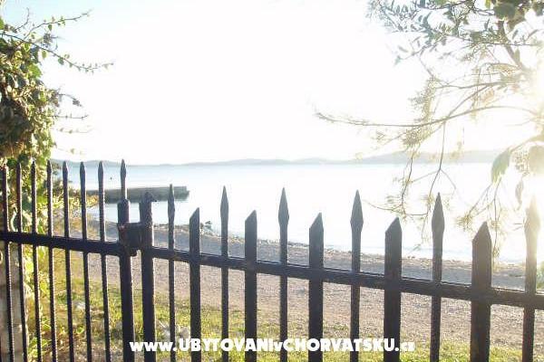 Apartmani and Kuća Spika – foto 7