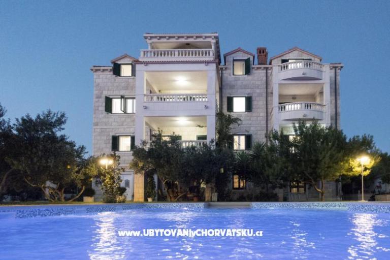 Luxury Apartmani sa bazenom – foto 3