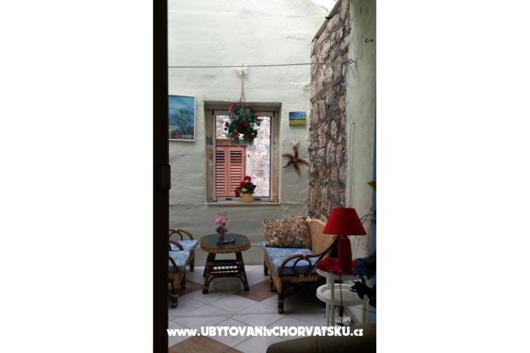 Kamena kuća – foto 10