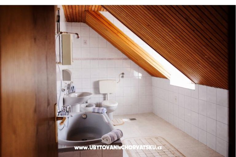 Kamena kuća – foto 10