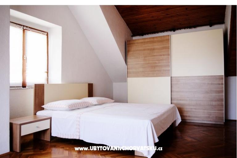 Kamena kuća – foto 13