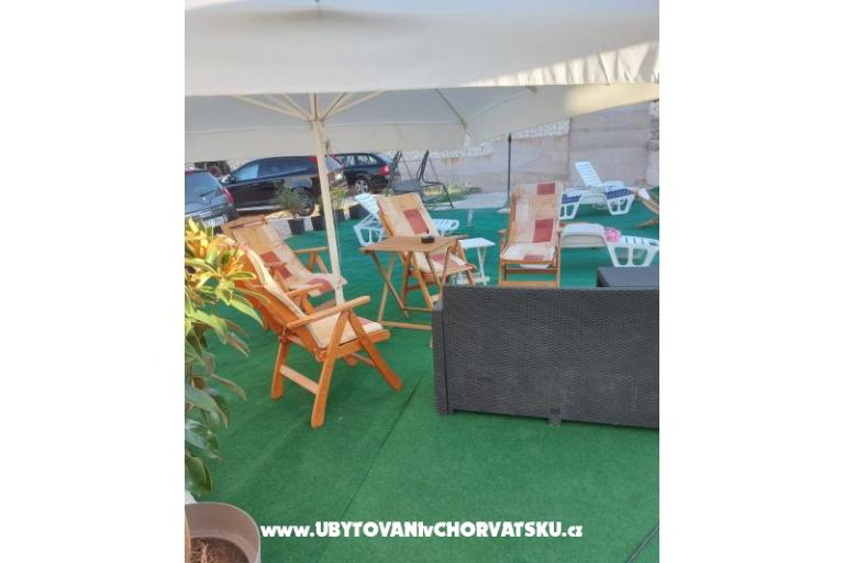 Apartmani Dinko s grijanim bazenom – foto 10