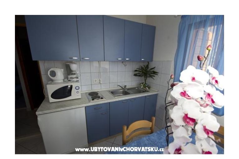 Apartmani Dinko s grijanim bazenom – foto 14
