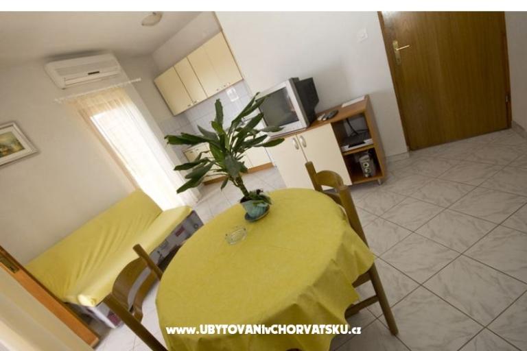 Apartmani Dinko s grijanim bazenom – foto 16