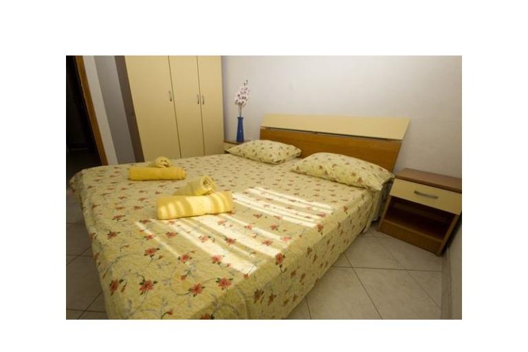 Apartmani Dinko s grijanim bazenom – foto 17