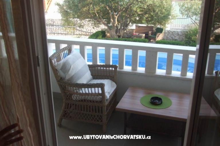Apartmani Villa MANDINA sa bazenom – foto 11