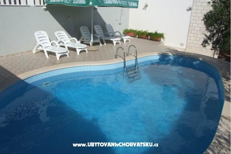 Apartmani Villa MANDINA sa bazenom – foto 5