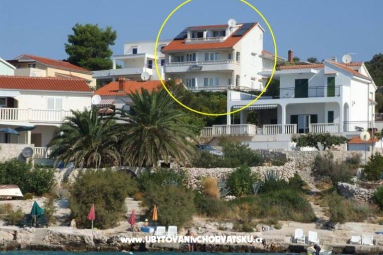 Apartmani Villa MANDINA sa bazenom – foto 7