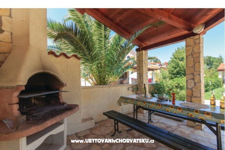 Apartman Oliva D1 sa bazenom – foto 3