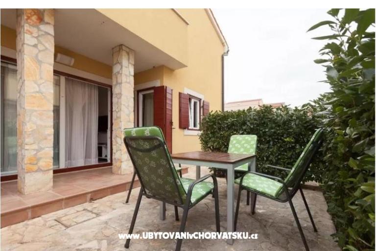 Apartman Oliva D1 sa bazenom – foto 5