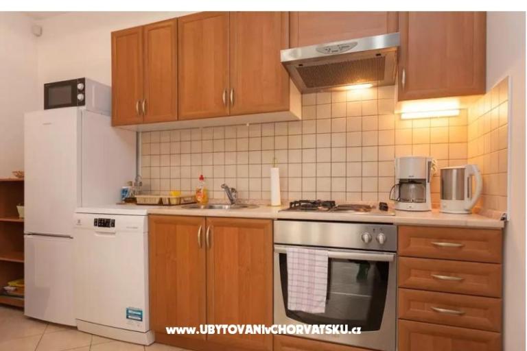 Apartman Oliva D1 sa bazenom – foto 9