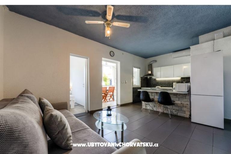 Apartman sa bazenom and jacuzzi – foto 17