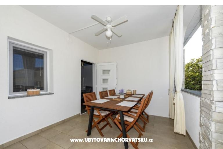 Apartman sa bazenom and jacuzzi – foto 20