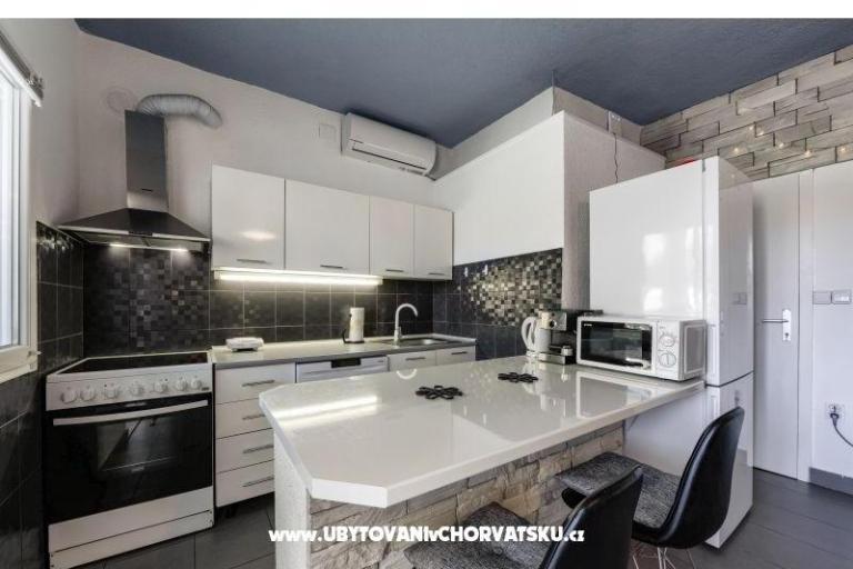 Apartman sa bazenom and jacuzzi – foto 5