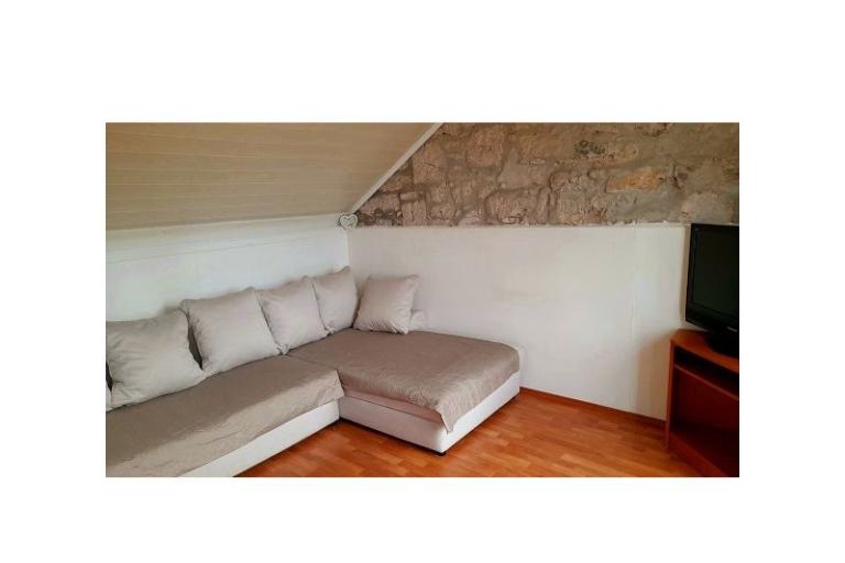 Kamena kuća Porat – foto 9