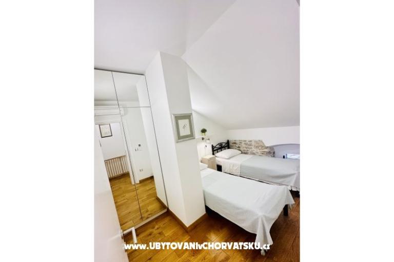 Kamena kuća Pakostane – foto 7