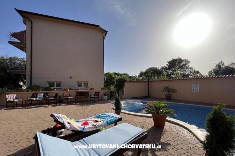 Apartmani sa bazenom Villa Julia 3  – foto 11