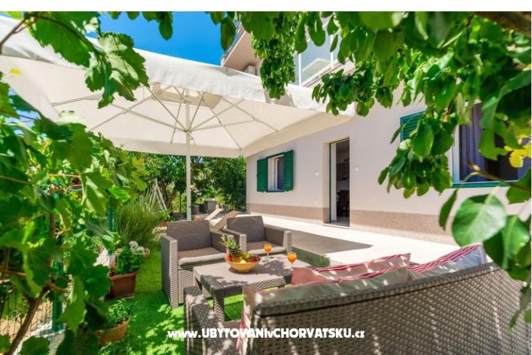 Apartmani s bazenom Cvita/Podstrana – foto 14