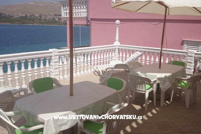 Apartmani 7 m od mora – foto 3