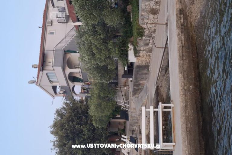 Apartmani 10 metara od mora – foto 28