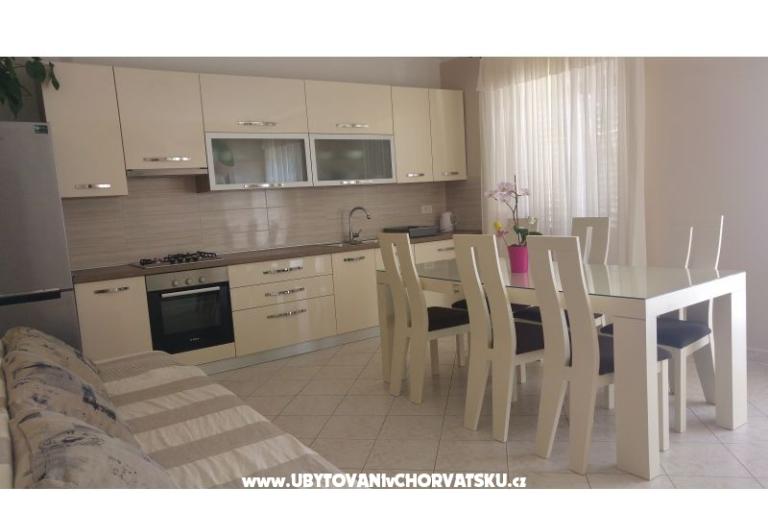 Apartmani TONĆI I IRIS*** – foto 4