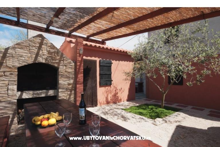 Apartmani Angelo sa bazenom – foto 13