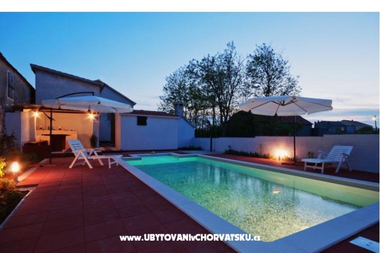 Apartmani Angelo sa bazenom – foto 15