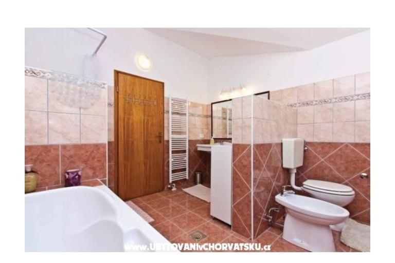 Family house sa bazenom – foto 11
