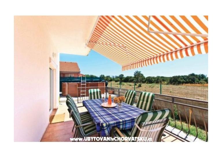 Family house sa bazenom – foto 14