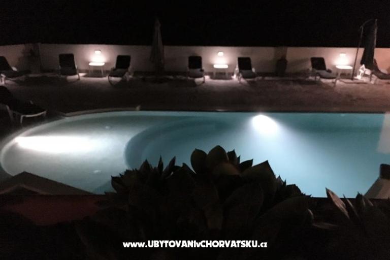 Apartmani sa bazenom Štinjan – foto 15