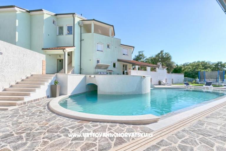 Apartmani sa bazenom Štinjan – foto 6
