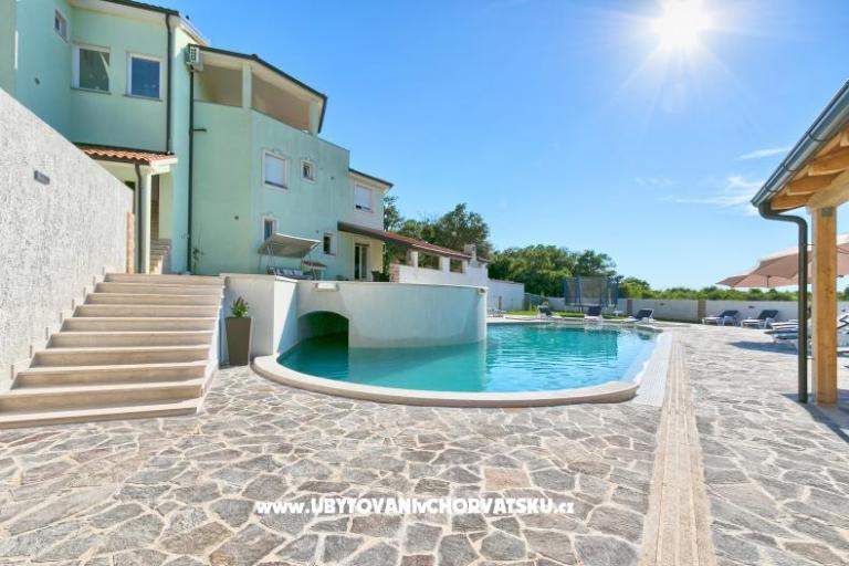 Apartmani sa bazenom Štinjan – foto 7
