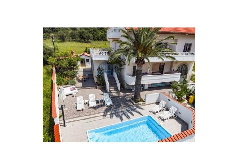 Apartmani Anny sa bazenom – foto 11