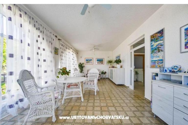 Apartmani Anny sa bazenom – foto 19
