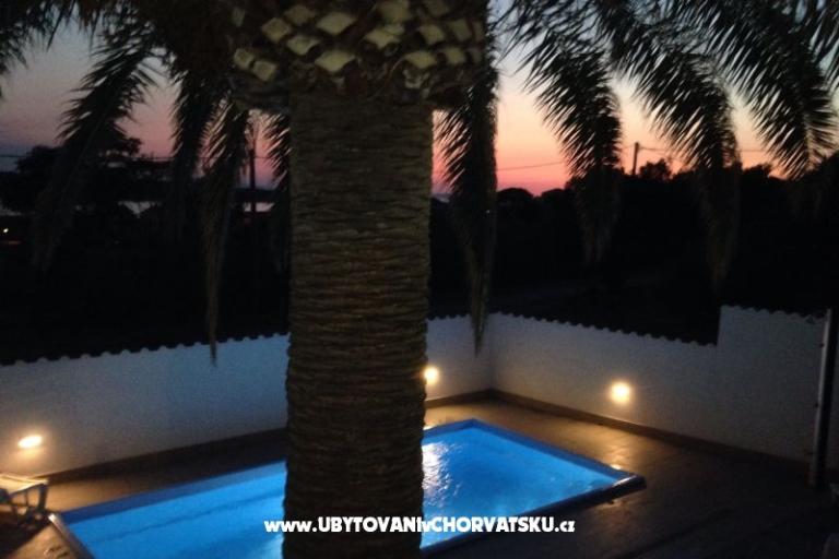 Apartmani Anny sa bazenom – foto 37