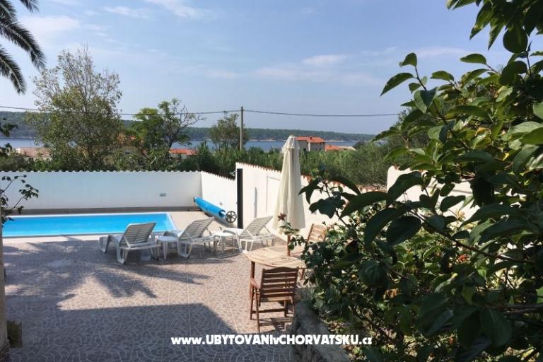 Apartmani Anny sa bazenom – foto 4