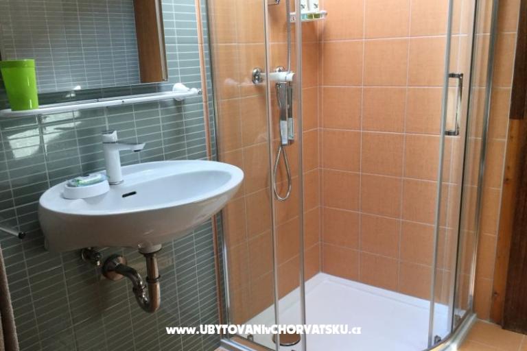 Apartmani Anny sa bazenom – foto 42