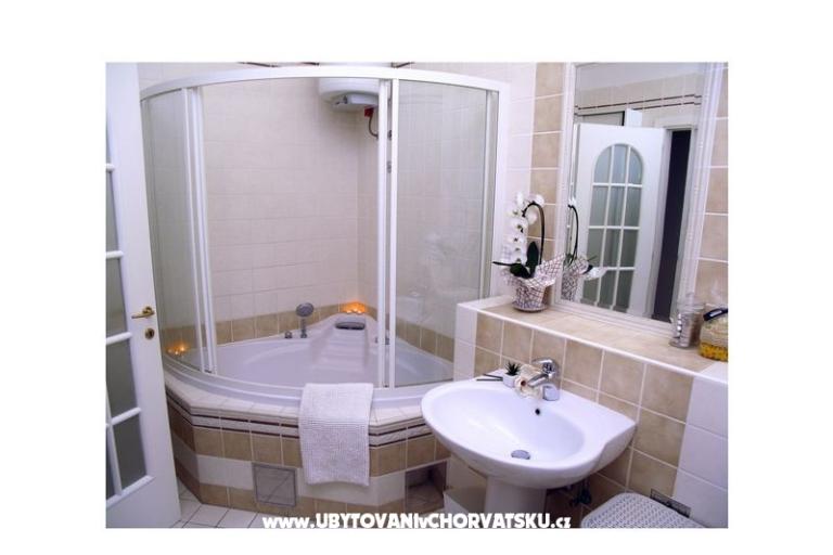 AdiOro Luxury Beachfront Apartman – foto 9