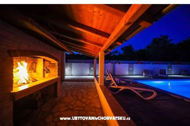 Apartman ANAI with private  pool – foto 15