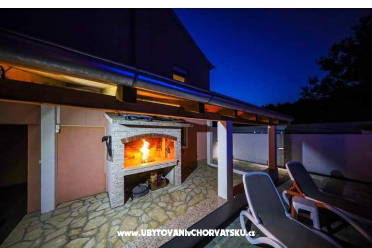 Apartman ANAI with private  pool – foto 16