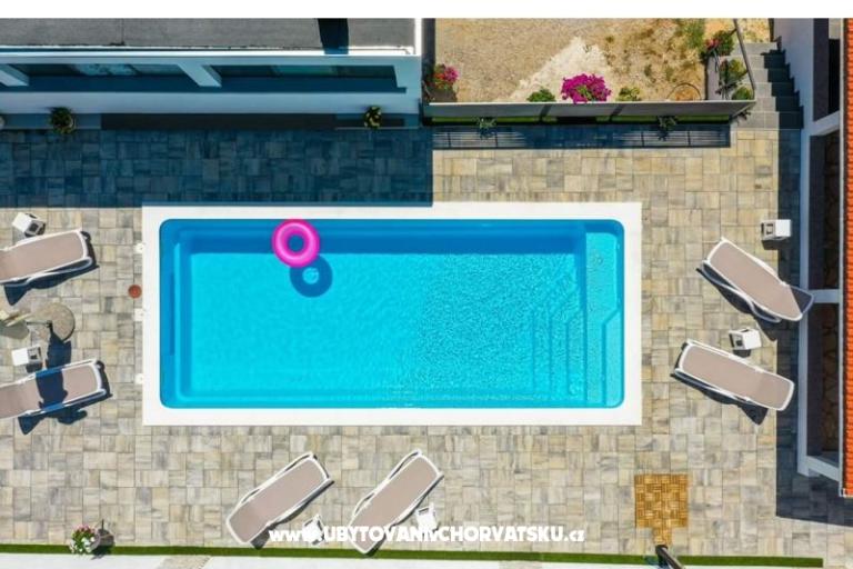 Apartman ANAI with private  pool – foto 17