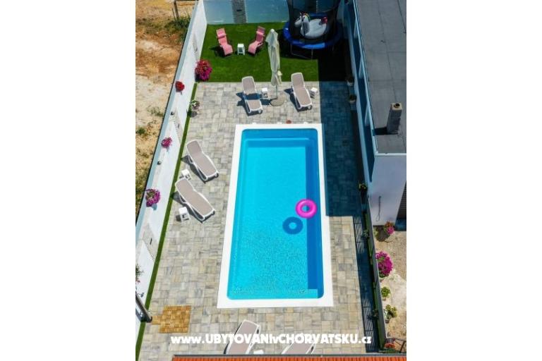 Apartman ANAI with private  pool – foto 18