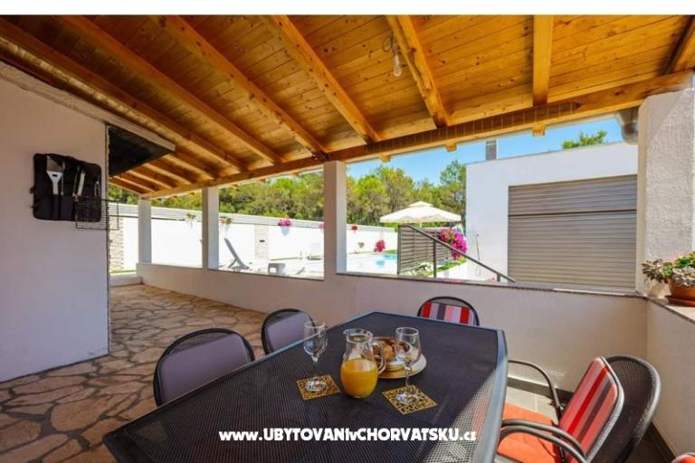 Apartman ANAI with private  pool – foto 4